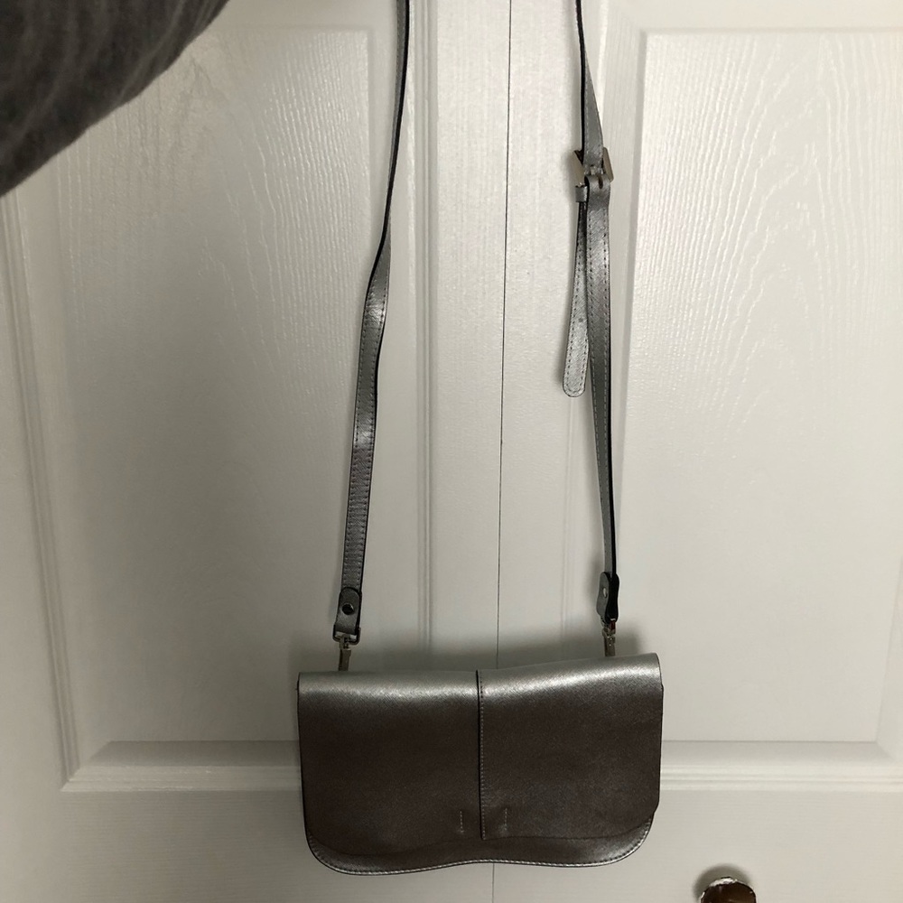 Beautiful silver purse 🌬🦋
